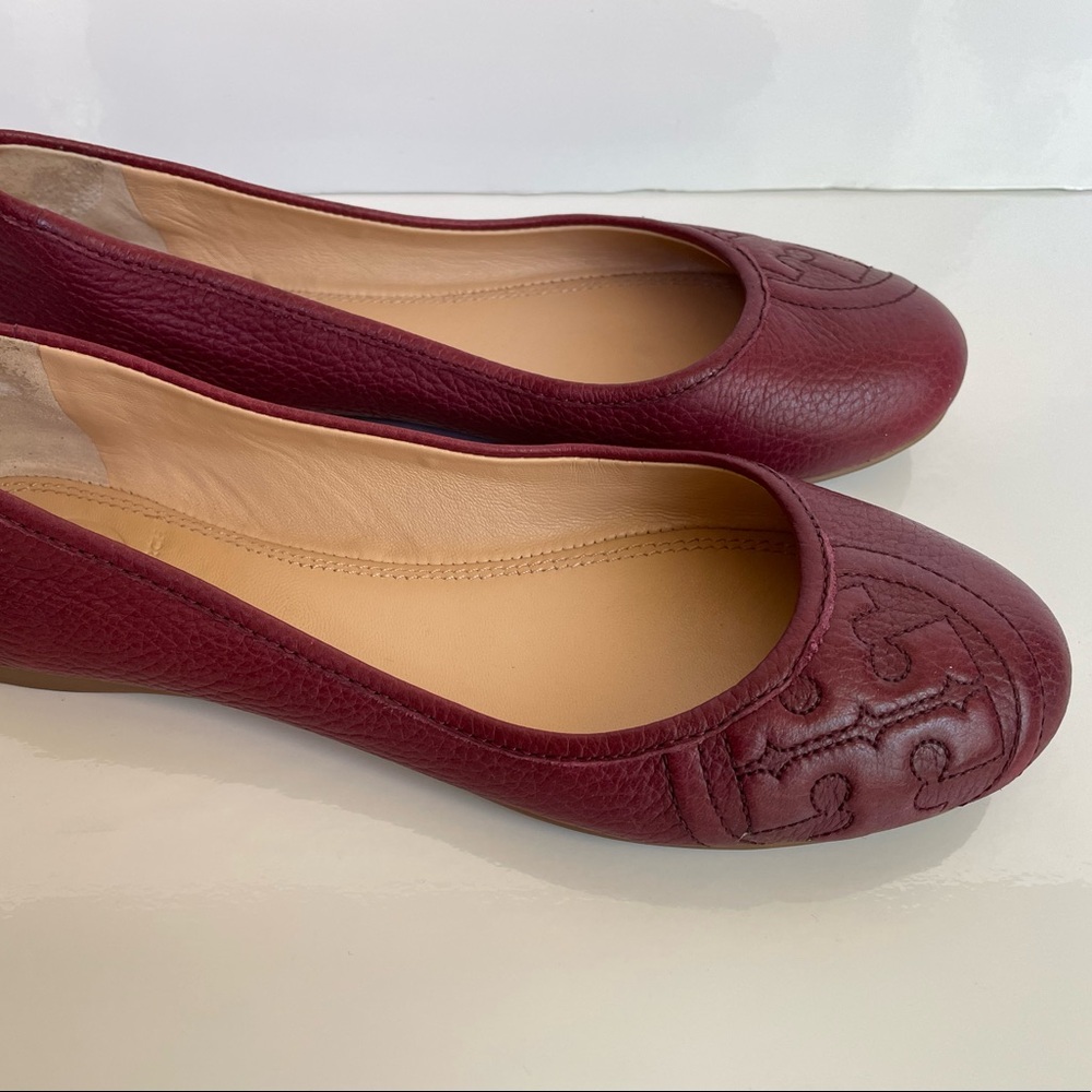 Pre-owned Tory Burch Flats (size 6)